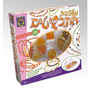 מעצבת התכשיטים גוונים של זריחה