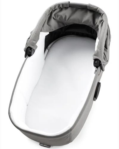 עגלת תינוק ויואצ'ה Vivace עם קיפול סופר קומפקטי, אמבטיה מרווחת ומשודרגת עם מעמד - צבע Astral