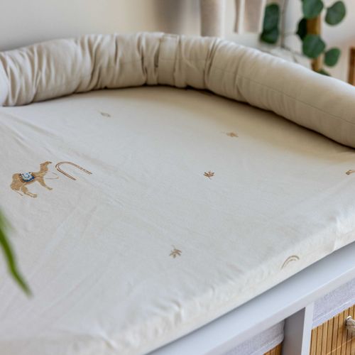 משטח החתלה לשידת תינוק עם בד מונע החלקה 100% כותנה - גמל