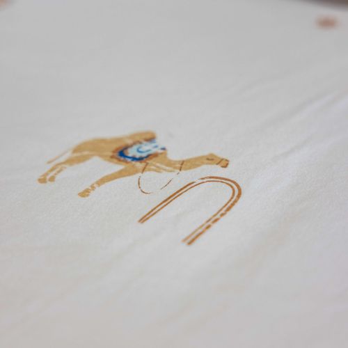 משטח החתלה לשידת תינוק עם בד מונע החלקה 100% כותנה - גמל