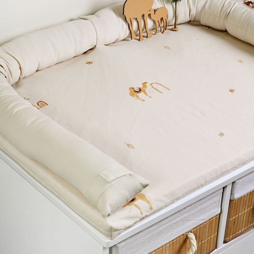 משטח החתלה לשידת תינוק עם בד מונע החלקה 100% כותנה - גמל