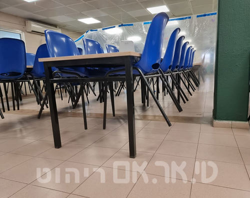 שולחן מוסדי