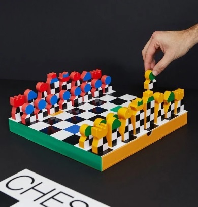 משחק שחמט מעוצב עם מגירות אחסון Chess