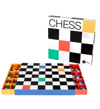 משחק שחמט מעוצב עם מגירות אחסון Chess