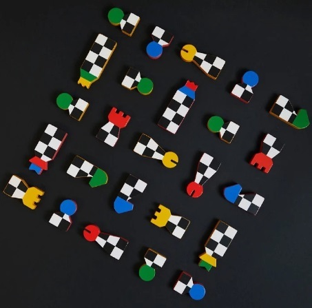 משחק שחמט מעוצב עם מגירות אחסון Chess