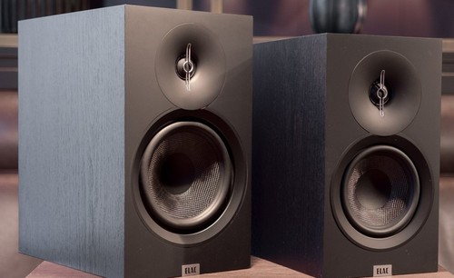 זוג רמקולים מדפיים מבית ELAC מסדרת DEBUT 3.0 החדשה דגם DB53