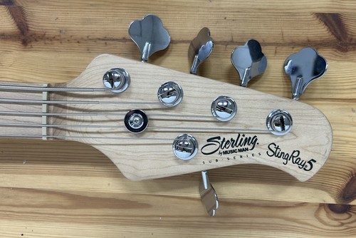 גיטרה בס 5 מיתרים משומשת Sterling by Music Man S.U.B. Ray5