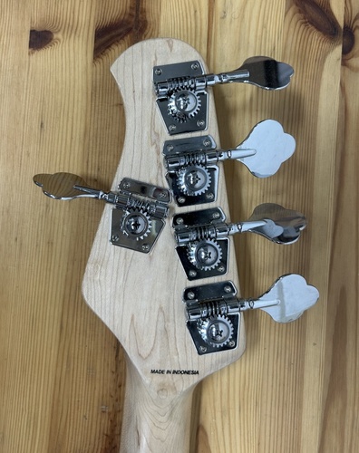 גיטרה בס 5 מיתרים משומשת Sterling by Music Man S.U.B. Ray5