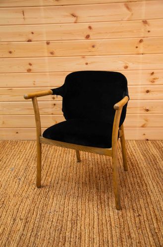 כורסא עץ אלון בשילוב בד קטיפה שחור