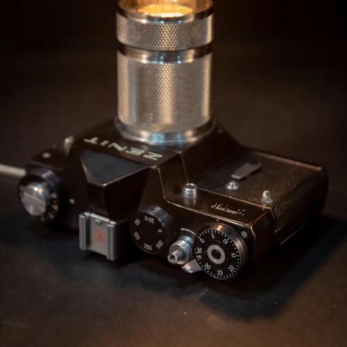 Back To Light Zenit B 1968 נורת מצלמה דקורטיבית