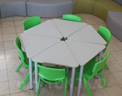 סידור שולחנות דגם משולש