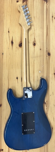 ***נמכרה*** גיטרה חשמלית משומשת Fender Stratocaster Highway One