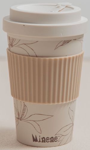 כוס לשתייה חמה PLA 100% מחומרים טבעיים עם מגן סיליקון