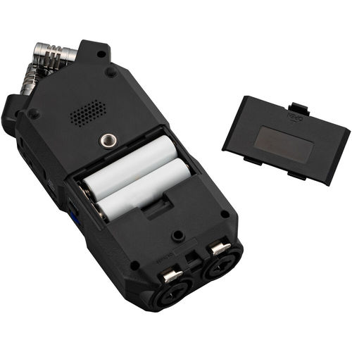 מכשיר הקלטה נייד Zoom H4essential 4-Track 32-Bit Float 