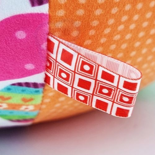 כדור חושי רך, צבעוני ונעים עם פעמון ומראה