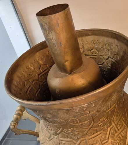 סמובר כנראה מרוקאי, וינטג' עד עתיק, עובד על פחם
