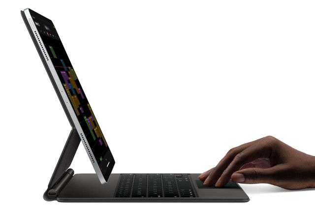 Magic Keyboard ל-iPad Pro 13 (M4)