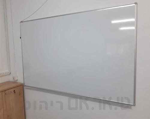 לוח מחיק לקיר