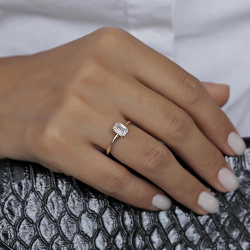 טבעת אירוסין יהלום אמרלד 1.0ct זהב 14K