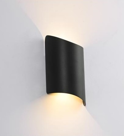 מנורת קיר LED שחור