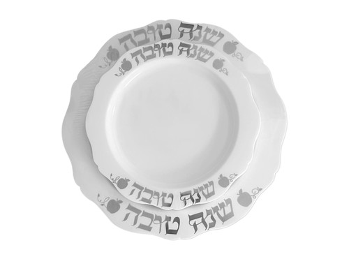 מארז סט צלחות פלסטיק דגם ליסה קשיחות 'שנה טובה' - כסף מטאלי