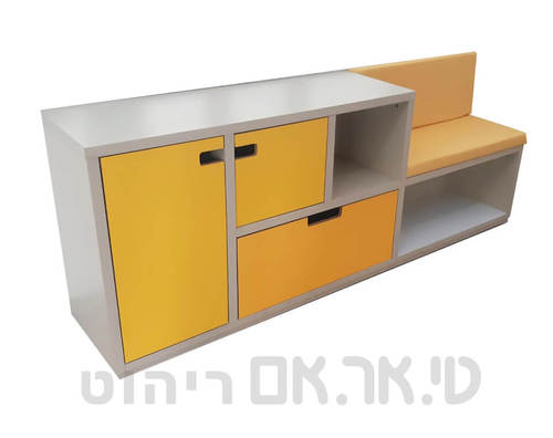 ארונית וספסל