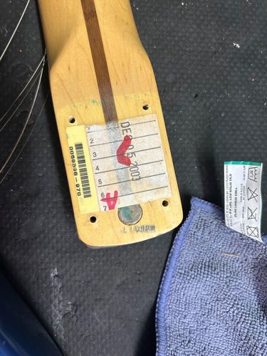 ***נמכרה*** גיטרה חשמלית משומשת Fender Stratocaster Highway One