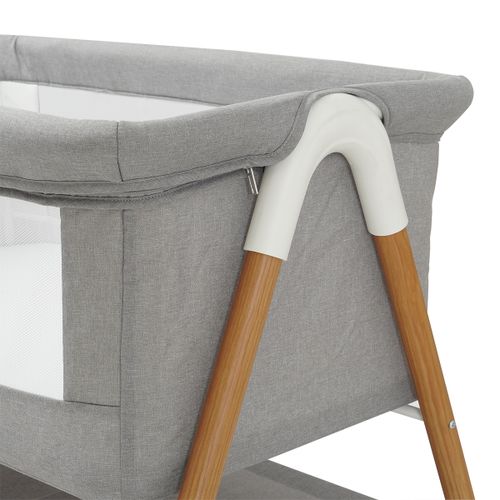 עריסת תינוק דאלאס עם מזרן, כילה, משטח אחסון ואפשרות חיבור לגלגלים - מרווה/מסגרת דמוי עץ