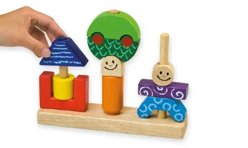 יד משחילה גג עץ על עמוד במשחק יום ולילה