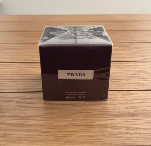 בושם לאשה Prada E.D.P Intense 50ml