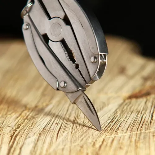 Scarab סכין 7 כלים ב-1. כלי רב שימושי בעיצוב מתקפל ייחודי