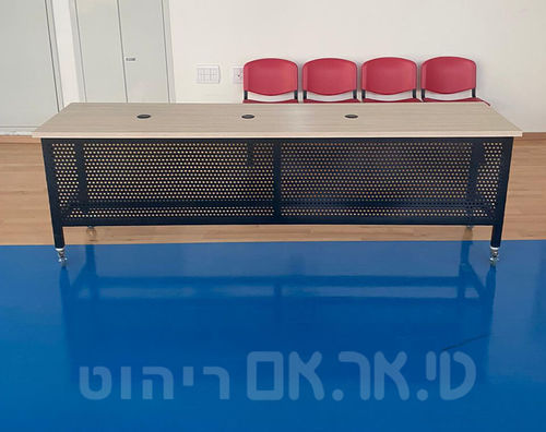 שולחן מזכירות ושופטים עם מסתור
