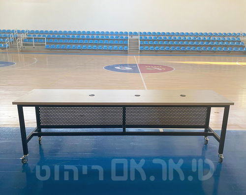 שולחן מזכירות עם מסתור מחורר