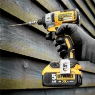 מברגת אימפקט נטענת 18V XR Brushless | 203Nm | גוף בלבד – DCF887N