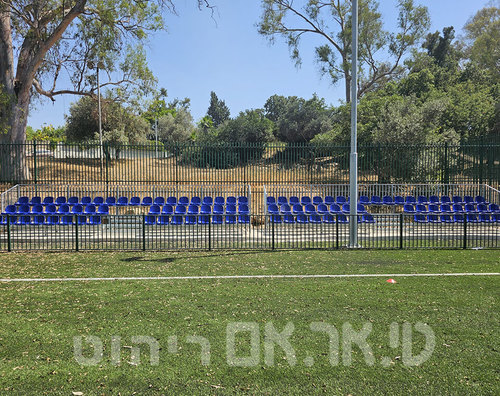 טריבונה ל-100 מושבים