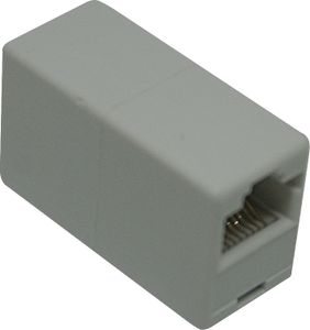 מתאם מופה RJ-45 לכבל רשת.