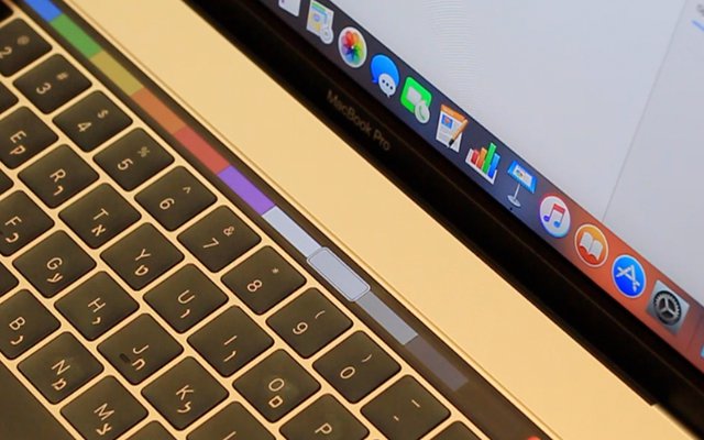ה- Touch Bar החדש, תתרגלו להתאמה לכל אפליקציה שתרצו. צילום: Apple