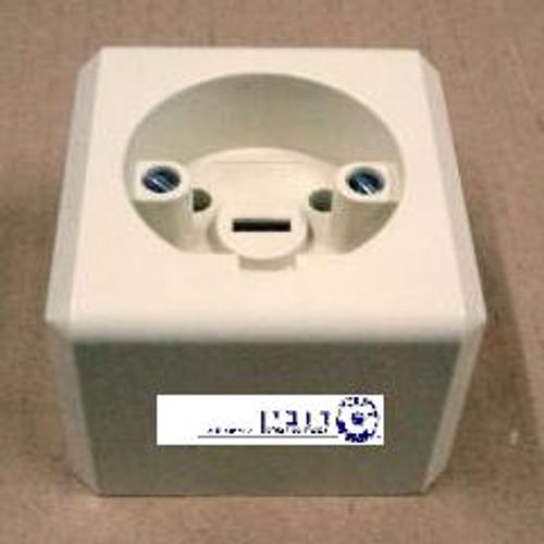 שקע תלת פאזי שוקו על הטיח