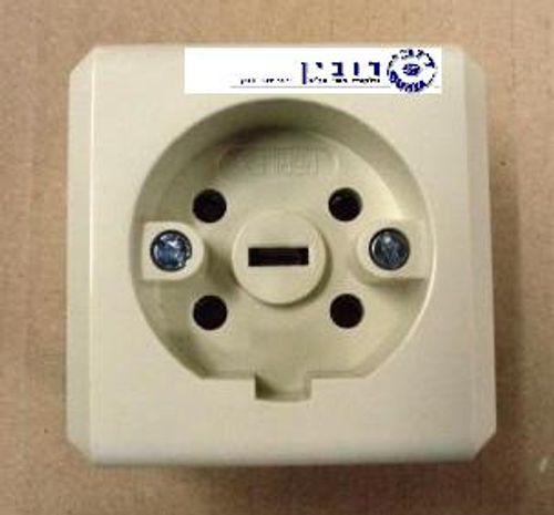 שקע תלת פאזי שוקו על הטיח
