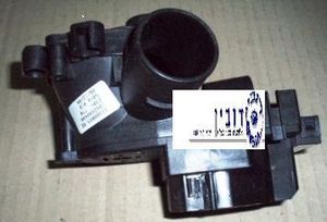 מחלק מים חשמלי שחור בקו בלומבר