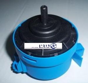 מד גובה זנוסי 1570/6125 שחור קטן עם כרטיס