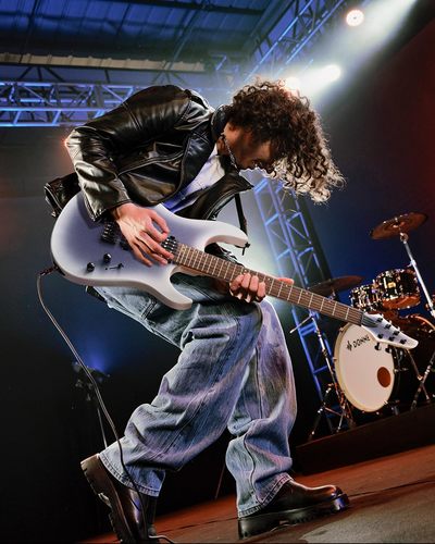 גיטרה חשמלית EC6736 DMT100 עם מוצרים נלווים Donner Solid Body Electric Guitar בצבע סגול לבן מבית DONNER