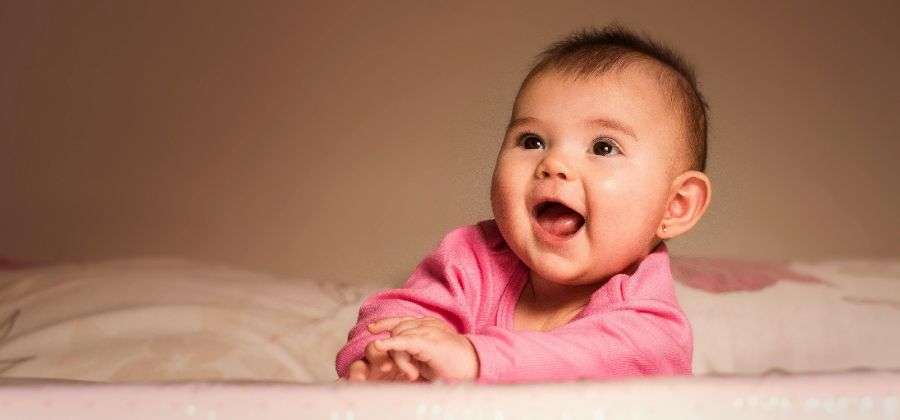 איזה צעצועי התפתחות מומלצים לגילאי חצי שנה?