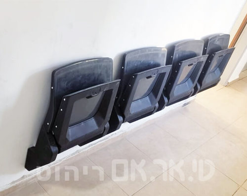 כסאות צמודים לקיר M2013