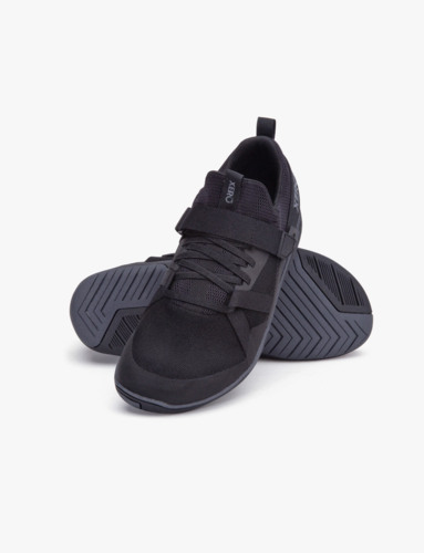 Xero Forza Trainer - נעלי ספורט עם שרוכים ורצועת סקוטש מתכווננת לגברים בצבע שחור