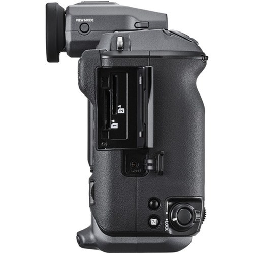 מצלמה פוגי חסרת מראה Fuji-Film Gfx100 Body - יבואן רשמי