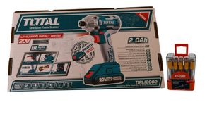 מארז של מברגת אימפקט TOTAL 20V כולל זוג סוללות ומטען מהיר ו-10 יחידות ביט פיליפס מגנטי מיוחד לברגים ובמיוחד לבורג גבס