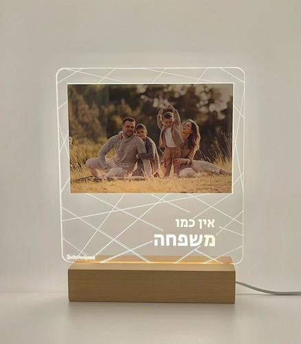 מסגרת עם תאורה