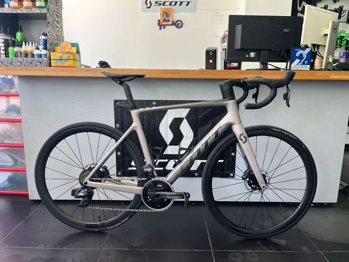 אופני סקוט יד שניה -  SCOTT ADDICT RC 10 2022 SIZE 56