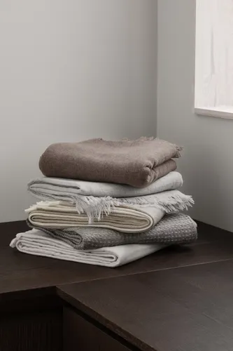 כרבולית אפור בהיר מצמר בשילוב קשמיר THROW merino